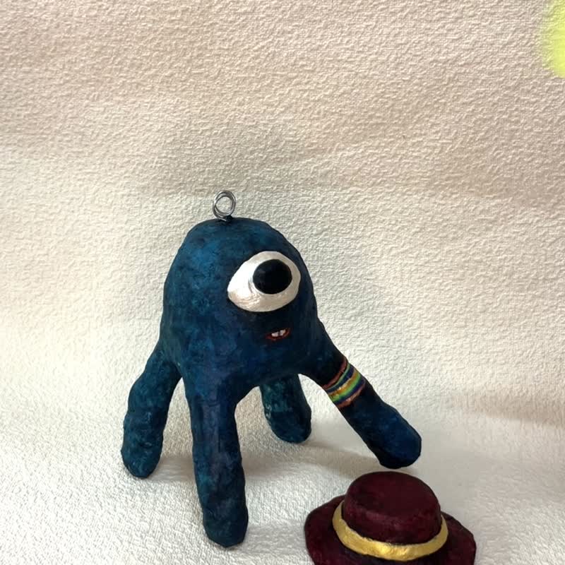A photo & note clipping handcraft doll / Mr.PongPong - 擺飾/家飾品 - 環保材質 藍色