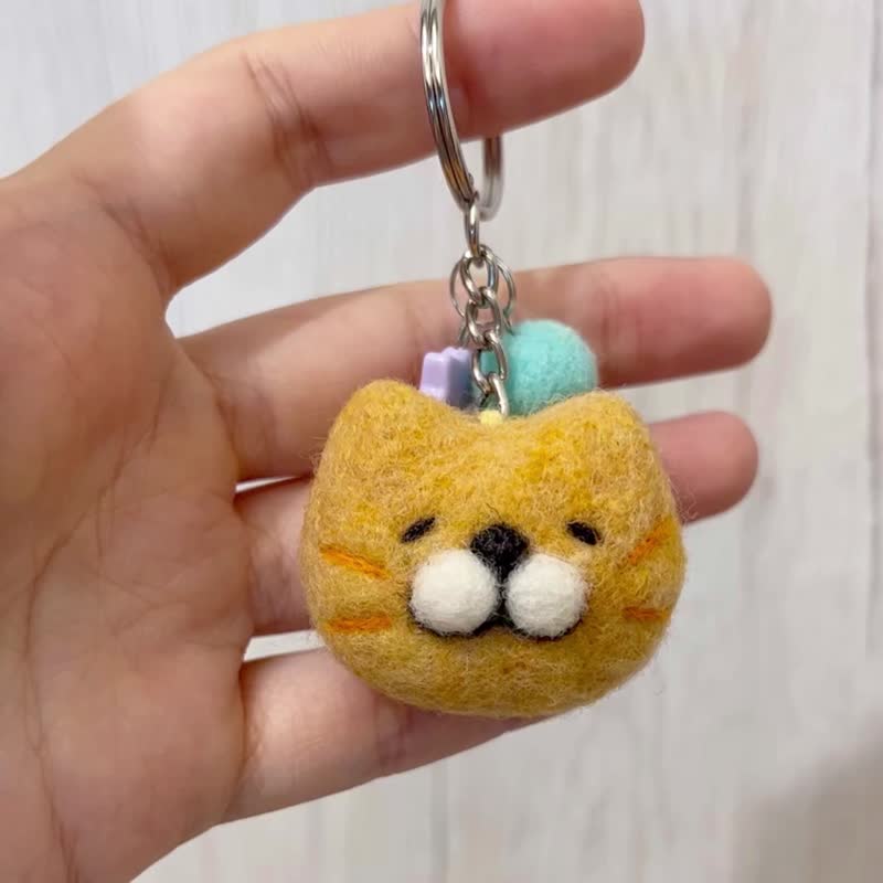 子猫ちゃんの癒しのギフトに羊毛フェルトのキーホルダー、ピン、ヘアゴム各種 - キーホルダー・キーケース - ウール 多色