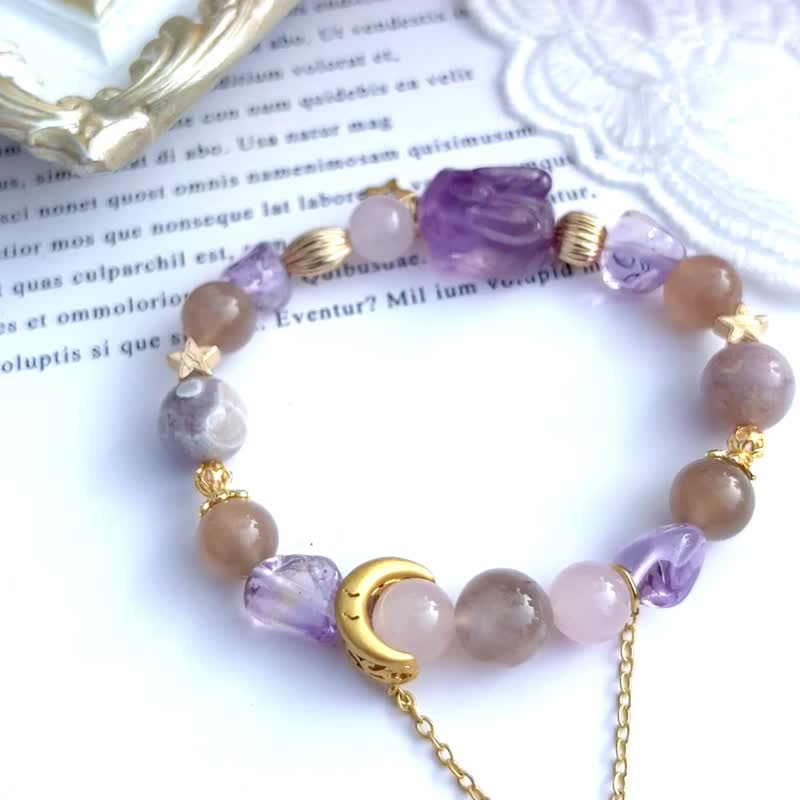 Jade Rabbit in the Stars and Moon*Crystal that attracts people and stabilizes the mind*Amethyst, pink quartz, cherry blossom agate, backbone - Bracelets - Crystal Purple