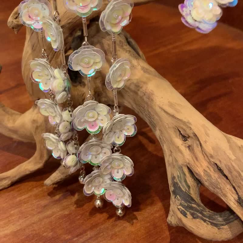 花簾  蝶戀花夢幻亮片長流蘇髮簪附可動蝴蝶夾一隻 - 項鍊 - 其他材質 粉紅色