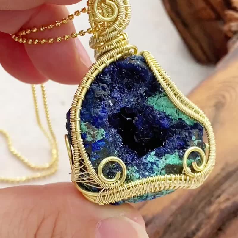 [Symbiotic Stone] Azurite Bronze Raw Stone Stone/Handmade Weaving - สร้อยคอ - คริสตัล สีน้ำเงิน