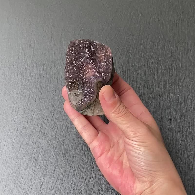 招財開運-天然原礦異象滿天星紫晶鎮招財手共生方解石 風水擺件 - 擺飾/家飾品 - 水晶 多色