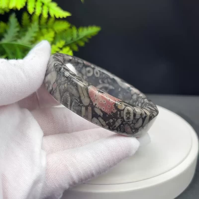 精品 化石海螺手鐲 57+MM 斑彩方條復古風 天然意境奇石 溝通成長 - 手鍊/手環 - 寶石 多色