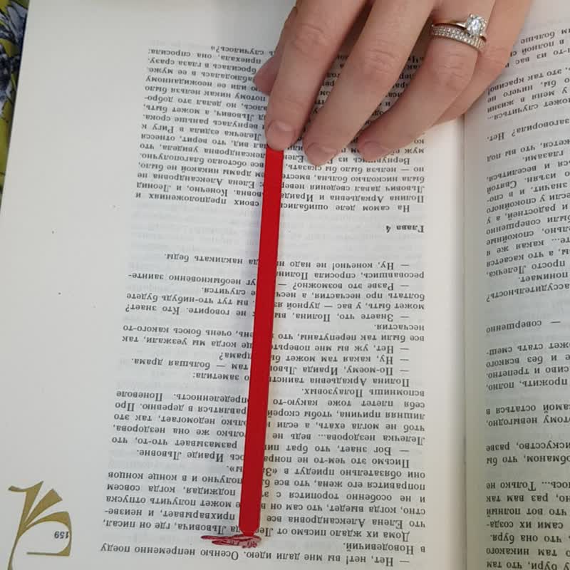 Stinging Bookmark Scorpion. Small Bookish Gift for Scorpion Fans. - ที่คั่นหนังสือ - โลหะ สีแดง