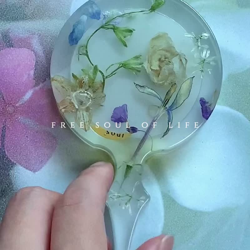 純手工繁花隨身鏡白色禮盒+絲綢袋+花語卡+禮袋+貼紙 - 擺飾/家飾品 - 植物．花 白色