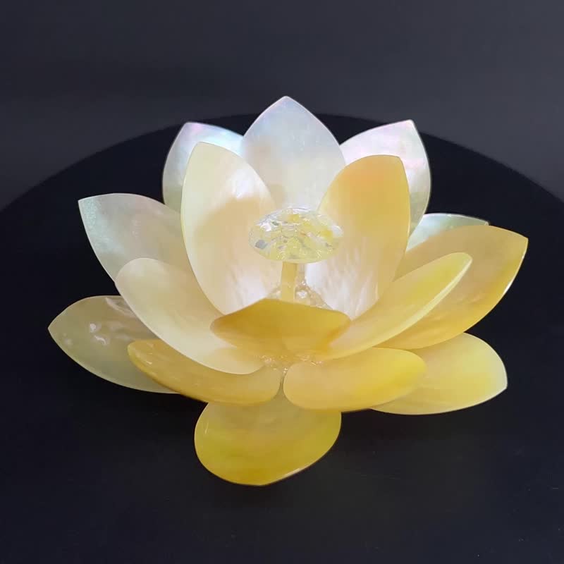Akoya Shell Decoration Lotus Flower 03 - ของวางตกแต่ง - เปลือกหอย สีทอง