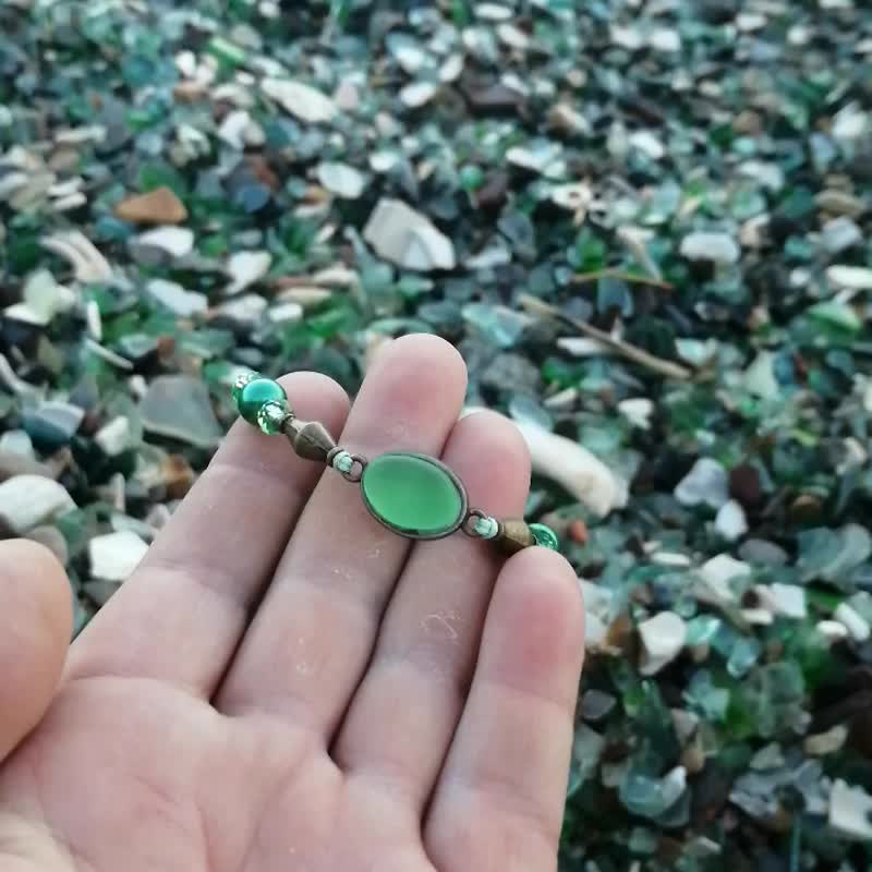 Pale green bracelet.Green sea glass bracelet.Beach gift for her.Mom birthday gif - 手鍊/手環 - 玻璃 綠色
