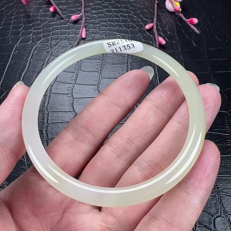 天然新疆和田玉晴水叮當鐲圓條手鐲  圈口59mm 玉質細膩溫潤 - 手鍊/手環 - 玉石 