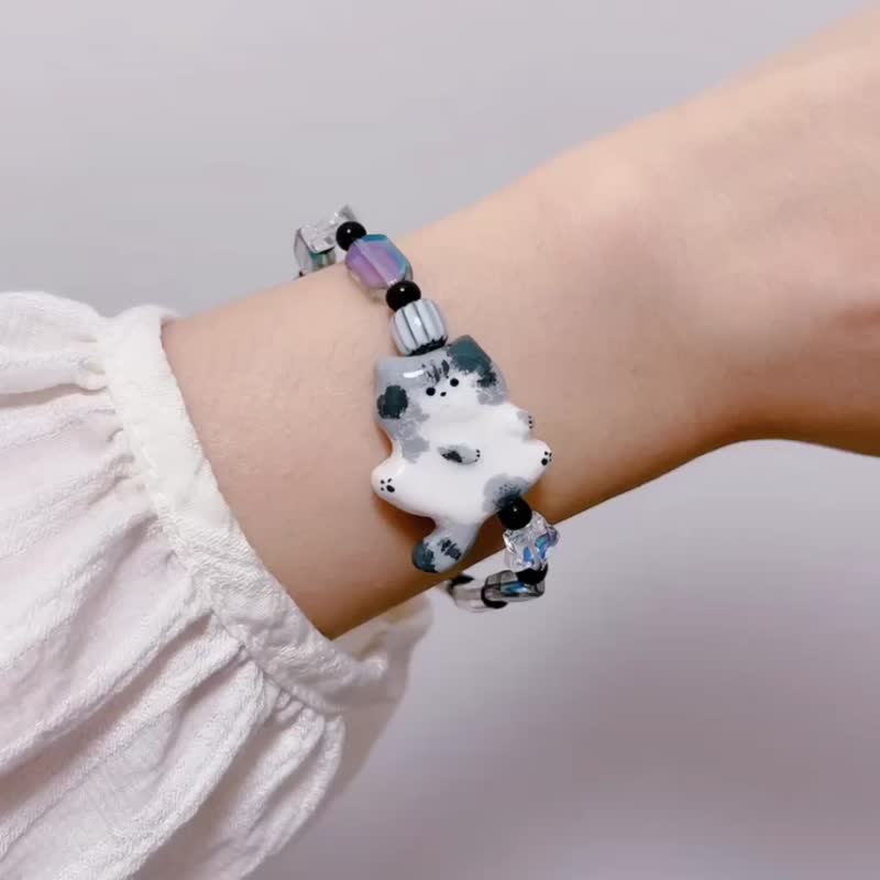 Black and Grey Cat Beaded Bracelet - สร้อยข้อมือ - ดินเหนียว 