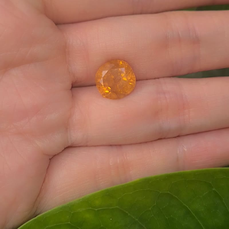 Natural heated  oval shaped yellow sapphire   Dimensions 8.5X9 mm  5.52 cts - Metalsmithing/Accessories - Gemstone Orange