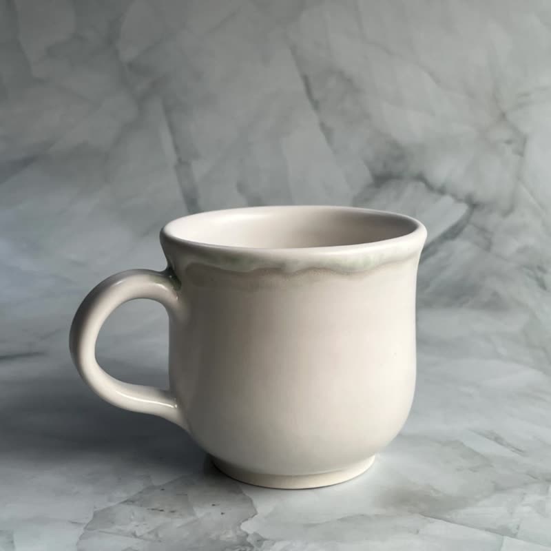 童心未泯。手工陶瓷馬克杯 茶杯 咖啡杯 母親節禮物 - 杯/玻璃杯 - 陶 白色