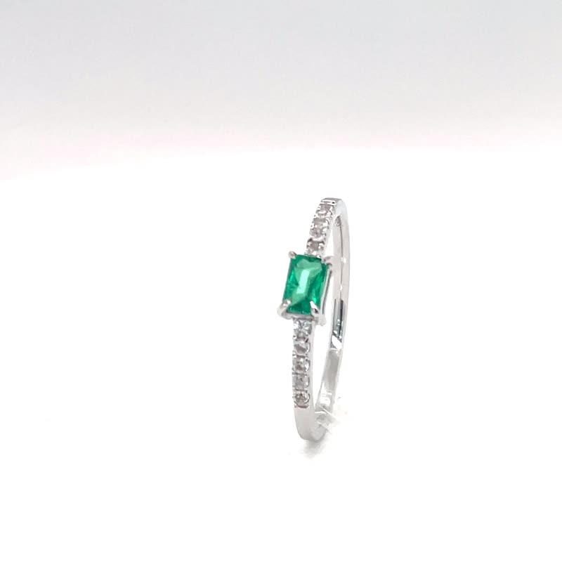 Pure 14K│Simple and Elegant Oil-Free Emerald Ring│White K - แหวนทั่วไป - เครื่องประดับ สีเงิน