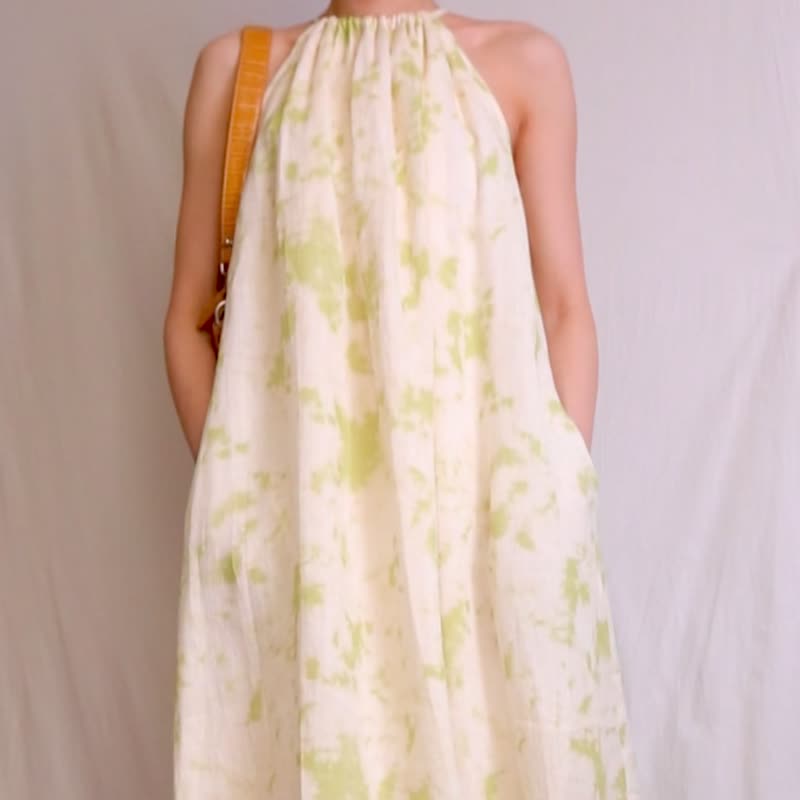 Seraphina Dress 夏翠絲綠紮染亞麻掛頸式削肩長洋裝 - 洋裝/連身裙 - 棉．麻 