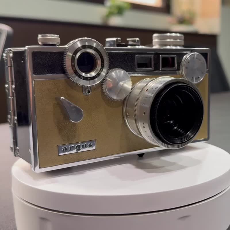 135底片 Argus C3 全機械 磚塊機 底片相機 整體八成五新 荔枝色 - 相機/拍立得/底片相機 - 其他金屬 金色