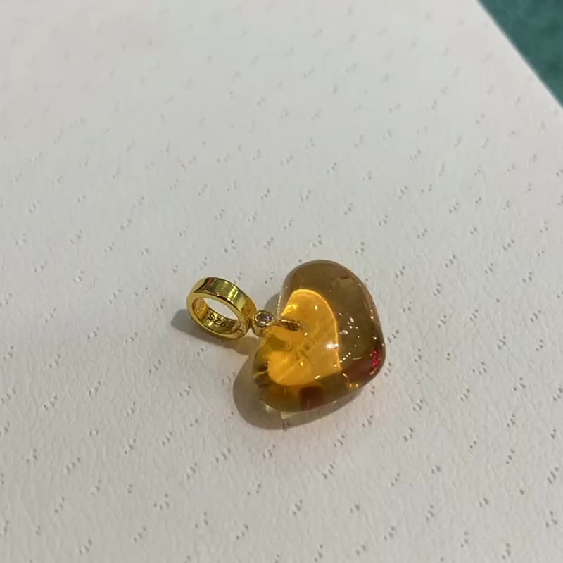 純天然巴西黃水晶愛心吊墜 品質保證 顏色鮮豔亮麗 精工雕刻 - 吊飾/掛飾 - 水晶 