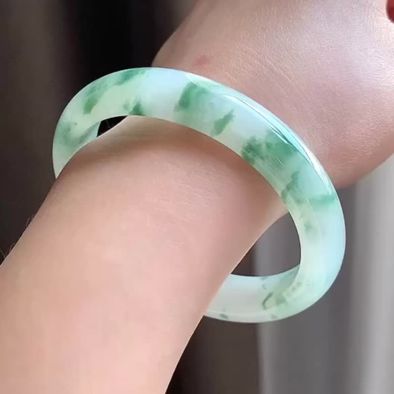 冰種翡翠天然翡翠玉鐲 A玉手鐲 玉鈪 • 冰種飄花翡翠貴妃鐲 - 手鍊/手環 - 玉石 綠色