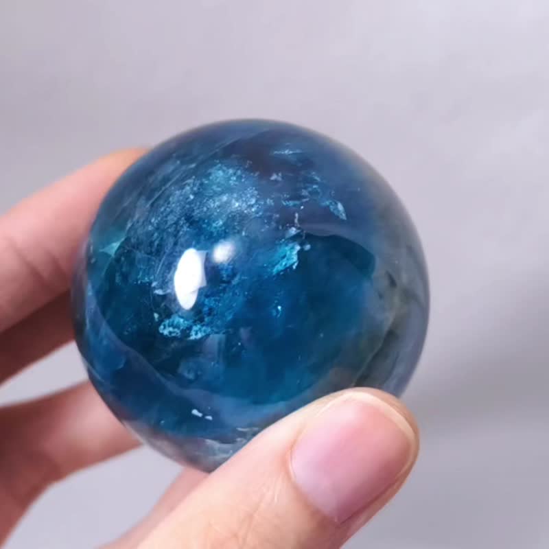 稀有藍磷灰石 紅色帶 晶球擺件 圓滿 收藏 有球必應 單品 禮物 - 擺飾/家飾品 - 寶石 藍色