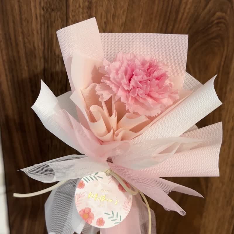 Two-color gradient immortalized carnation bouquet with flower card in bag - ช่อดอกไม้แห้ง - พืช/ดอกไม้ สึชมพู