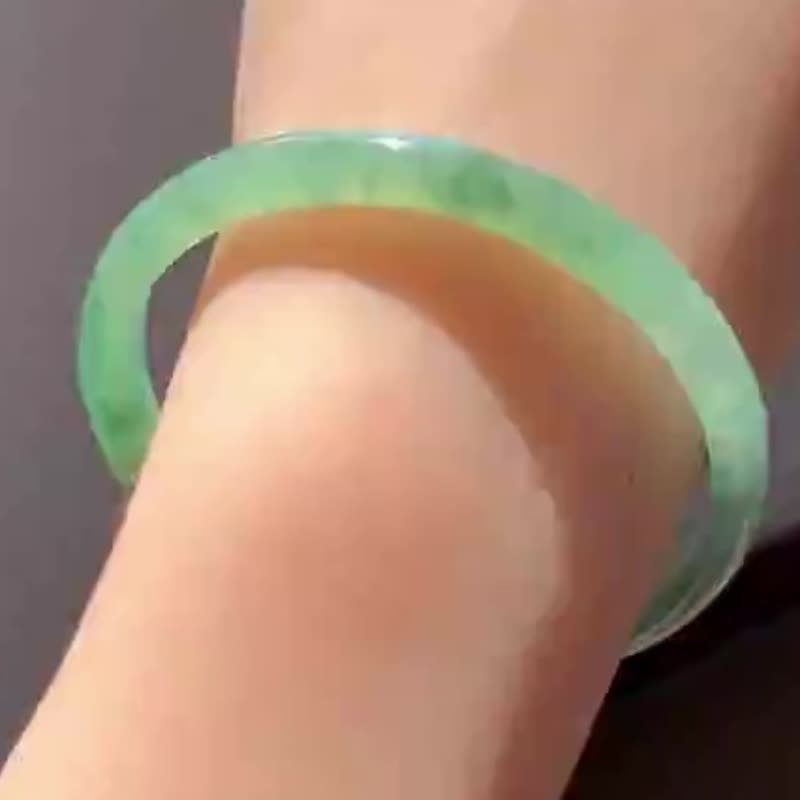 冰種翡翠天然翡翠玉鐲 A玉手鐲 玉鈪 • 冰種翠綠飄花翡翠圓鐲 - 手鍊/手環 - 玉石 綠色