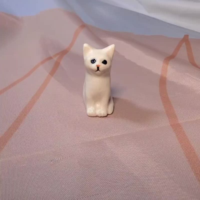 ベンツ子猫「椛」 - 手作り陶芸フィギュア | 癒しのコレクション