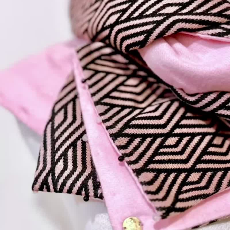 Handmade / Black Geometric Diamond Pattern Heart Lace Pink Wool Scarf Shawl - ผ้าพันคอถัก - ขนแกะ สึชมพู