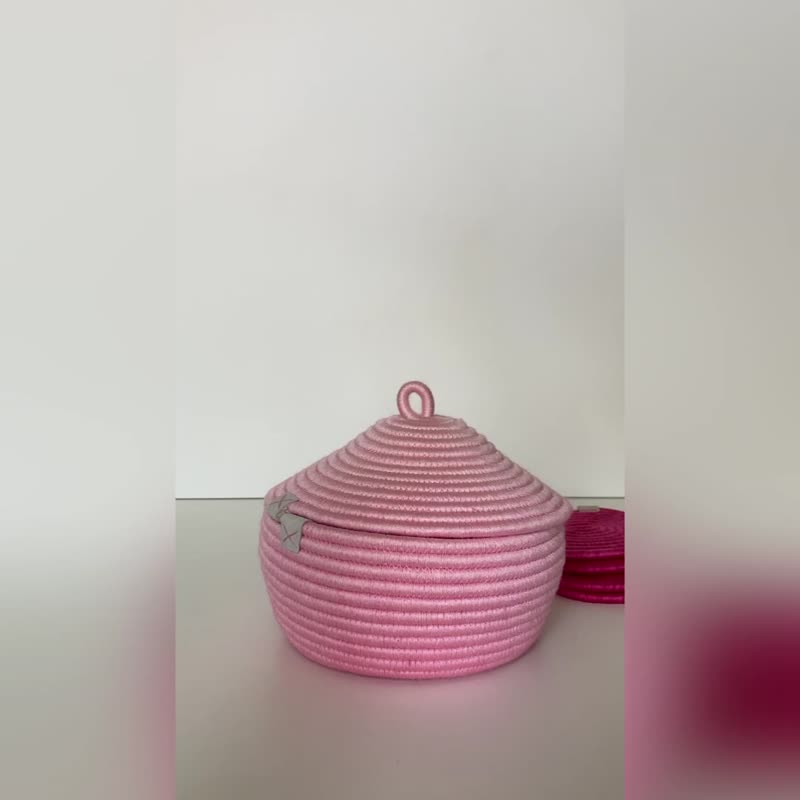 Soft pink storage basket with lid 13 cm x 17 cm - กล่องเก็บของ - ผ้าฝ้าย/ผ้าลินิน สึชมพู