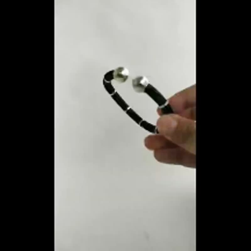 Genuine Black Body Color Elephant Tail Hair Bangle 925 Sterling Silver Free Size - 手鍊/手環 - 純銀 黑色
