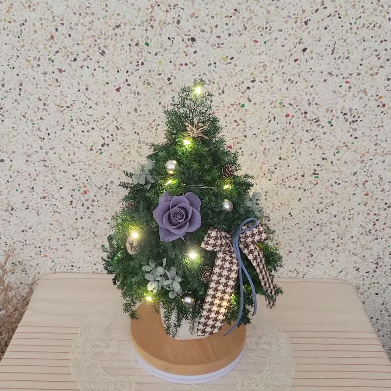 Everlasting Christmas tree. Everlasting wreath. There are lights. Christmas gift box - ช่อดอกไม้แห้ง - พืช/ดอกไม้ 