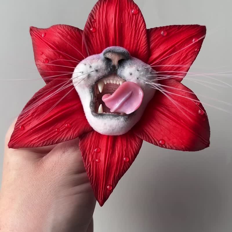 White cat brooch/pendant in red flower, gifts for cat lovers - Brooches - Plastic Red