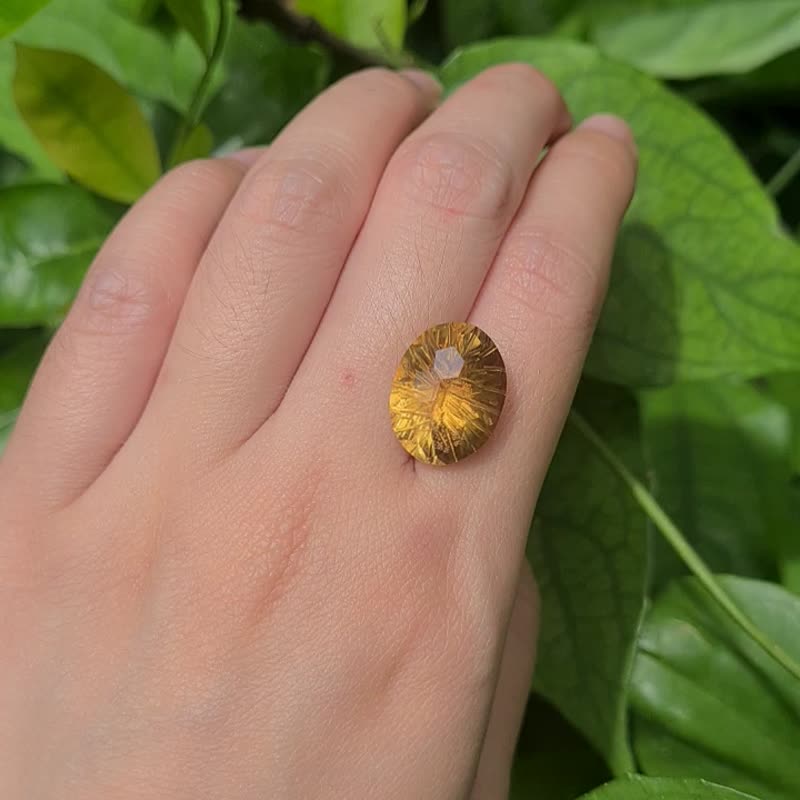 ซิทรินรูปทรงไข่น้ำหนัก 11.16 กะรัต ขนาด 13×17×10 มิล สำหรับงาน DIY Jewelry - งานโลหะ/เครื่องประดับ - เครื่องเพชรพลอย สีทอง