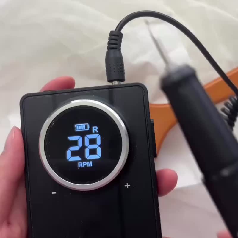 客製名字手工產品 人手永久雕刻Aveda木梳 按摩梳 氣墊梳 - 彩妝刷具/鏡子/梳子 - 木頭 咖啡色