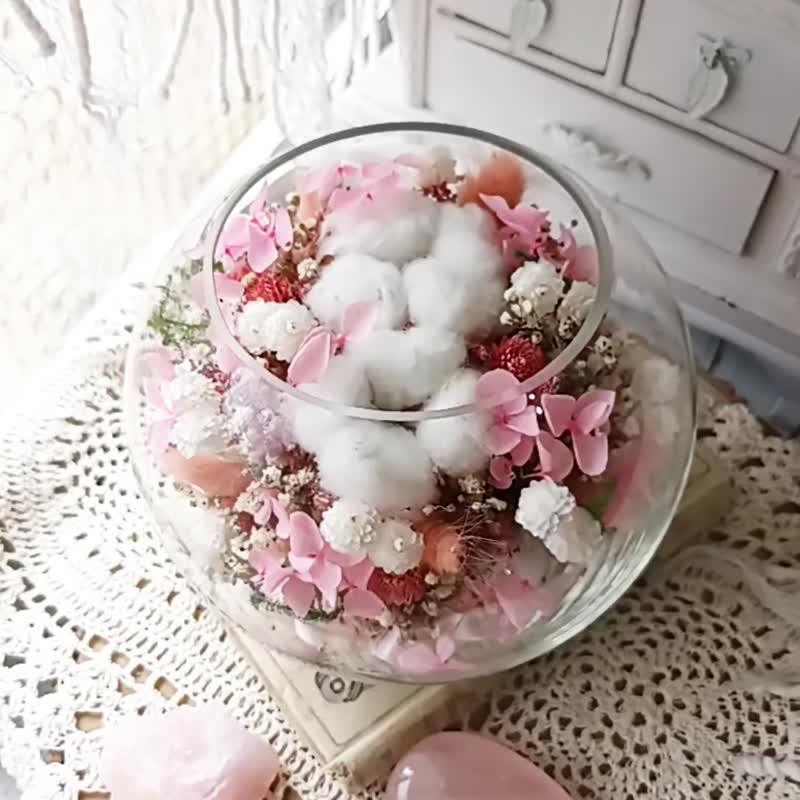 甘い泡の透明なガラス玉。ドライフラワーの誕生日プレゼント。バレンタインデーに最適 - ドライフラワー・ブーケ - 寄せ植え・花 ピンク