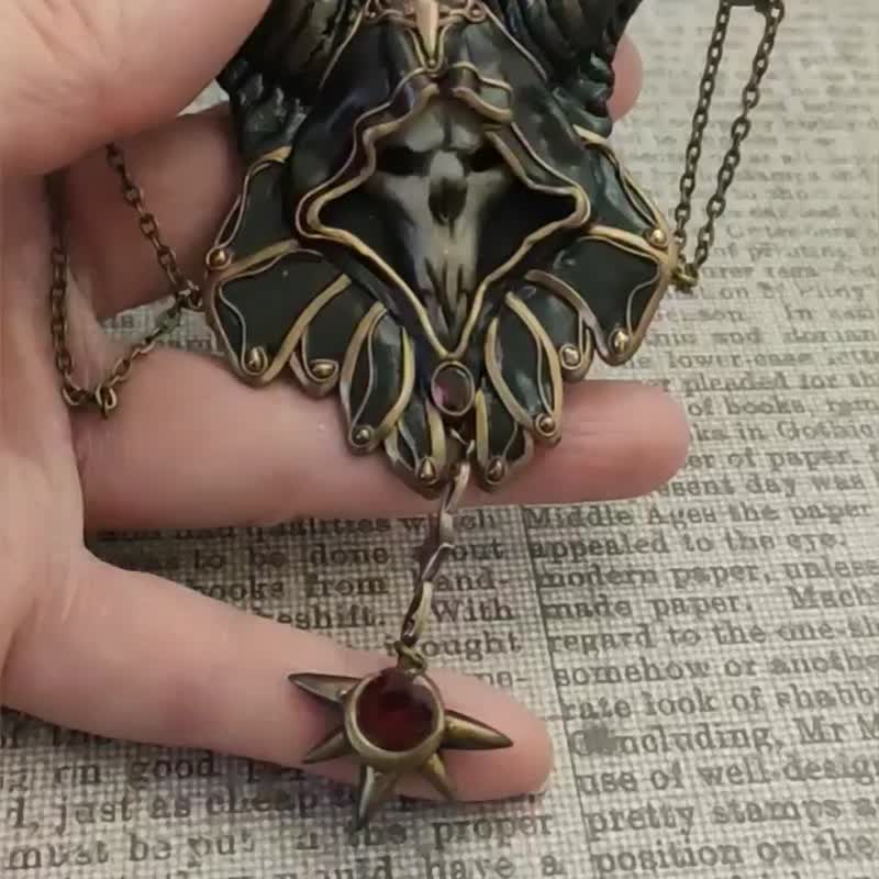 Art Necklace Wise Owl, Gothic necklace Owl,Sculptural necklace - สร้อยคอ - เครื่องเพชรพลอย สีดำ