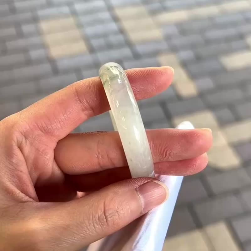 SOLD 冰玻種 天然翡翠 緬甸 A玉 玉鐲 • 冰玻種斑馬飄花貴妃鐲 - 手鍊/手環 - 石頭 白色