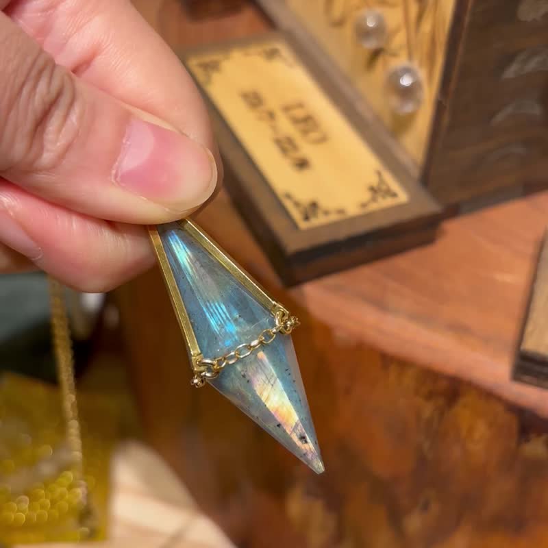 一圖一物 拉長石靈擺項鍊 能量水晶頸鏈 黃銅項鍊 中性 男項鍊 - 項鍊 - 其他金屬 灰色