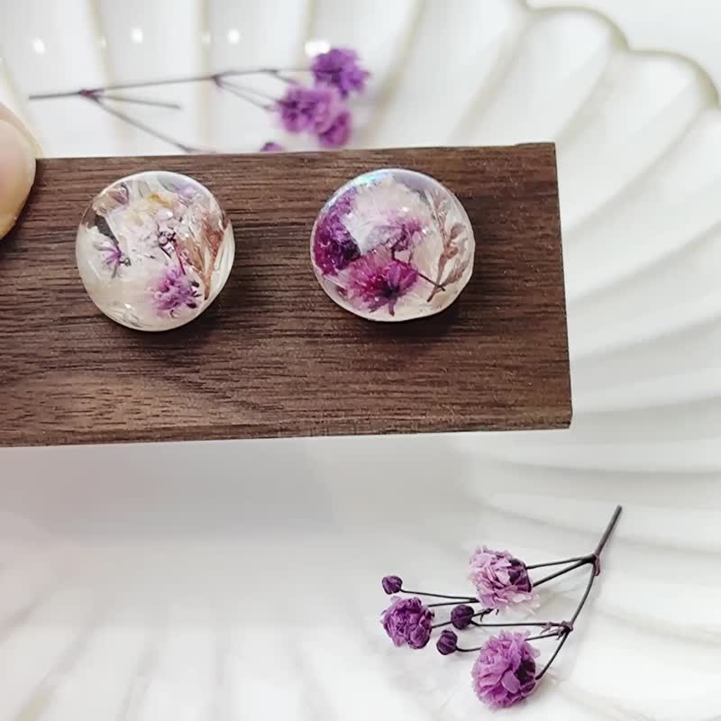 Purple baby's breath round dried flower real flower earrings/ Clip-On/ear pins - ต่างหู - พืช/ดอกไม้ สีม่วง