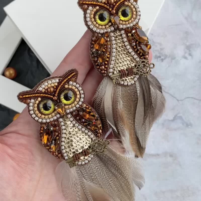 鳥のブローチ ビーズブローチ フクロウの刺繍ブローチ鳥のフクロウピン