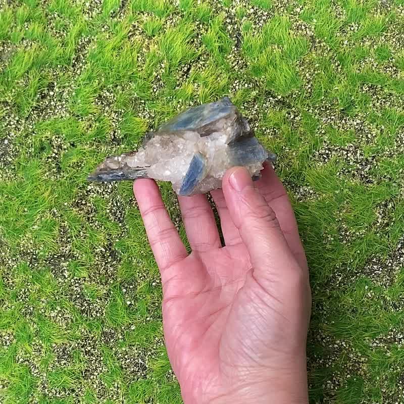 手串充電站-原礦藍晶石共生白水晶 金雲母 鏡鐵礦  消磁淨化手串 - 擺飾/家飾品 - 水晶 多色