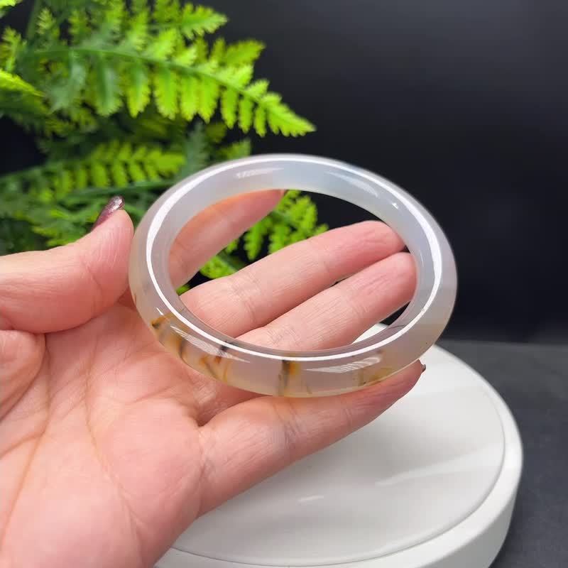 精品 淺灰瑪瑙手镯 64MM 冰潤起光飄花圓條玉髓手環 氣質百搭柔美 - 手鍊/手環 - 半寶石 灰色