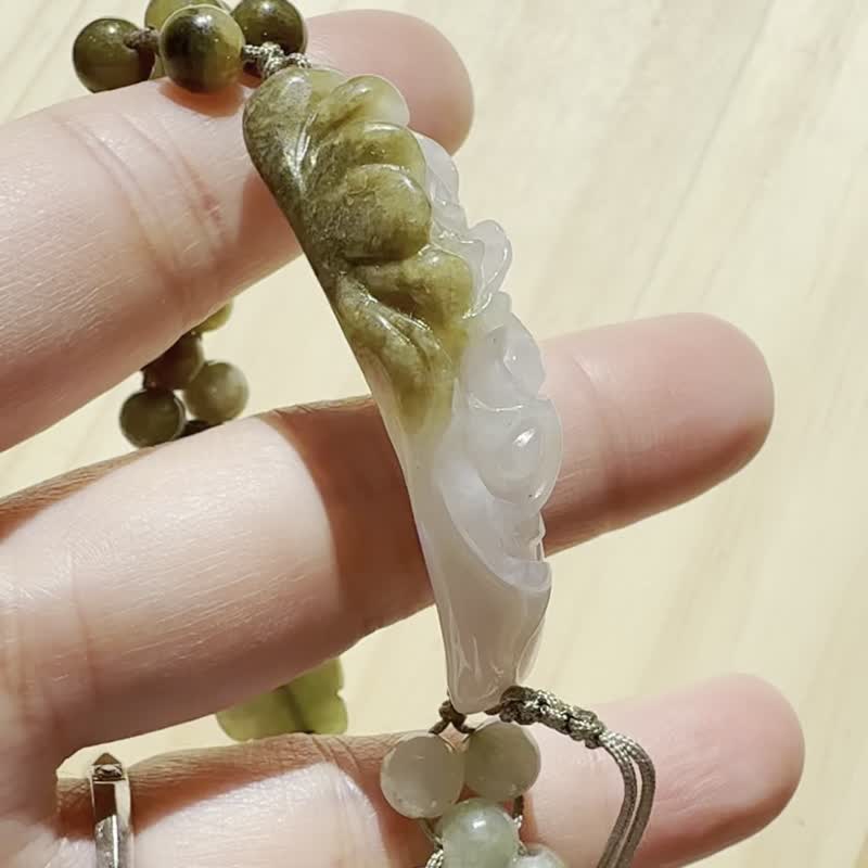 Handmade Jade Bracelet - Verdant Lotus & Butterfly - 手鍊/手環 - 玉石 咖啡色