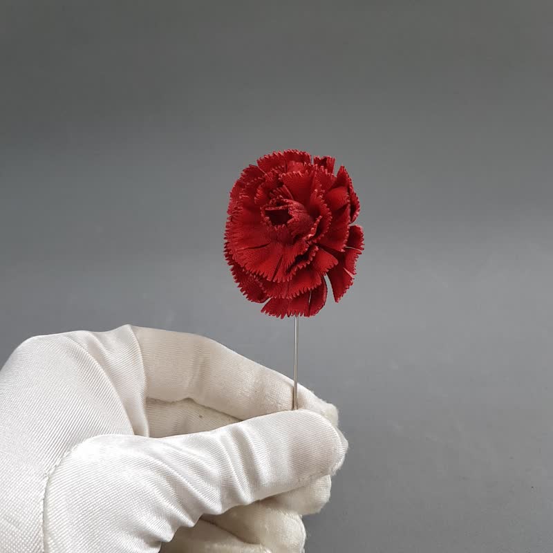 Red carnation Mens lapel pin Leather boutonniere 3rd anniversary gift - เข็มกลัด - หนังแท้ สีแดง