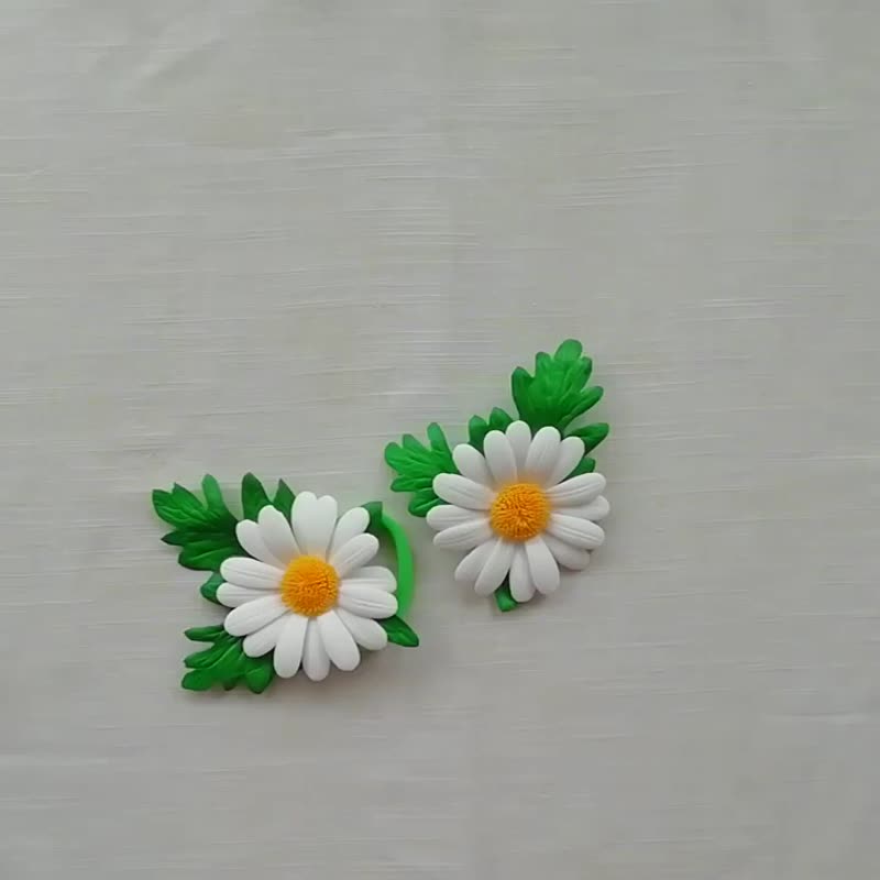 Daisy flowers hair clips or ties, White flower hair accessories, 洋甘菊髮飾 - 髮夾/髮圈 - 其他材質 白色