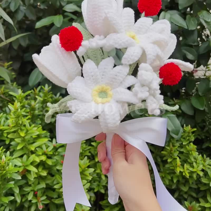 草莓雪酪捧花 手工針織花束 編織花 鉤織花 結婚花束 捧花 - 乾燥花/永生花 - 棉．麻 白色