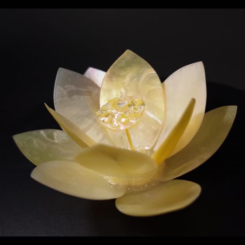 Akoya Shell Decoration Lotus Flower 02 - ของวางตกแต่ง - เปลือกหอย สีทอง