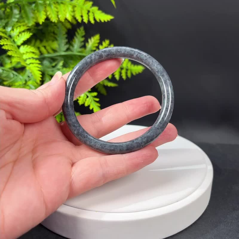 福利款 烏雞翡翠手鐲 58MM 黑白相融飄花 緬甸A貨 玉手環 附證書 - 手鍊/手環 - 玉石 
