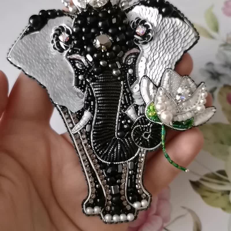 Dior top Elephant Brooch