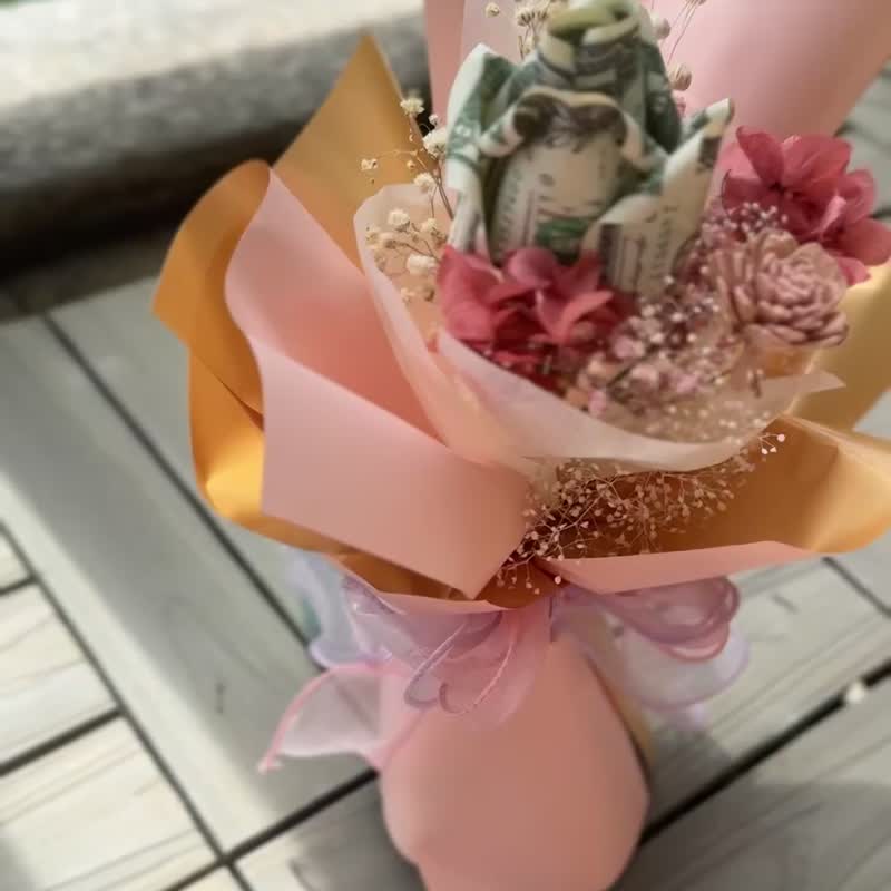 小金額大心意  美金花浪漫登場 包含美金鈔票金額 - 乾燥花/永生花 - 其他材質 