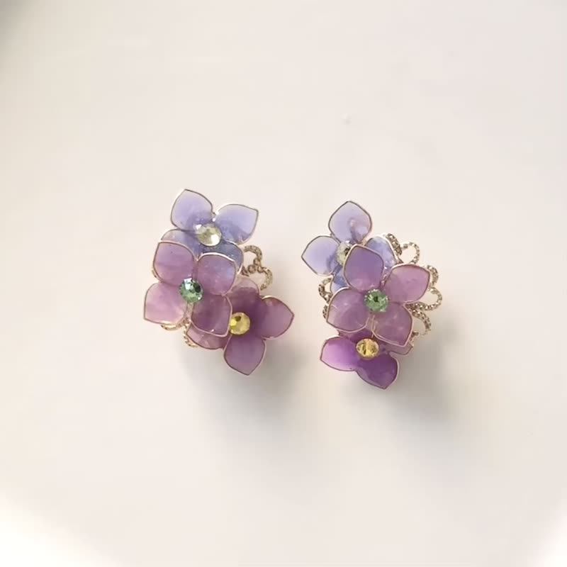 温度で色が変わる　紫陽花　イヤリング　ピアス - 耳環/耳夾/耳骨夾 - 塑膠 紫色