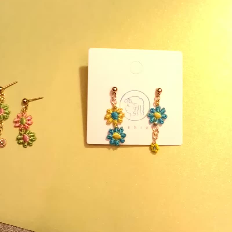 flower earrings - ต่างหู - งานปัก สีน้ำเงิน