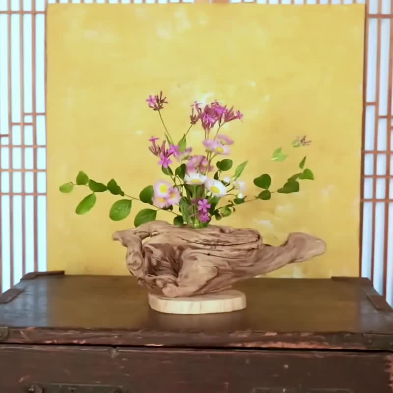 お気に入りの季節の花を飾って気持ちの良い空間を作ってみませんか　流木の花器、木の花瓶、花器、小さな花瓶、９３ - 花瓶/花器 - 木頭 咖啡色
